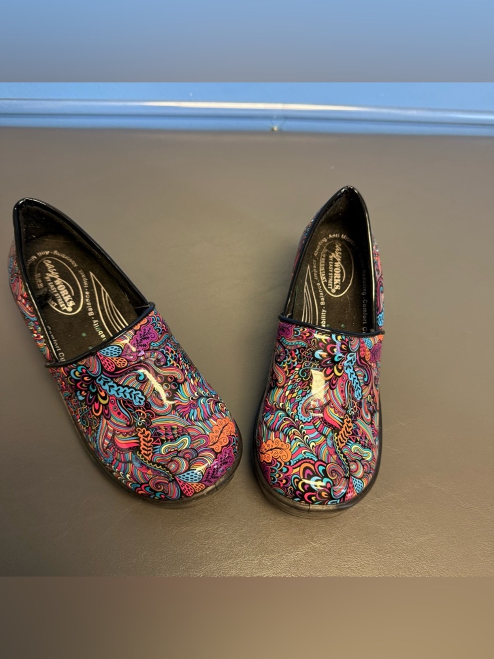 NWOT Easy Works By Easy Street Tiffany Women’s Clogs size 8 (multi color)
